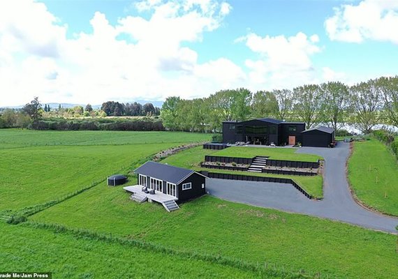 Kiến trúc sư thiết kế biệt thự độc nhất vô nhị từ 12 container