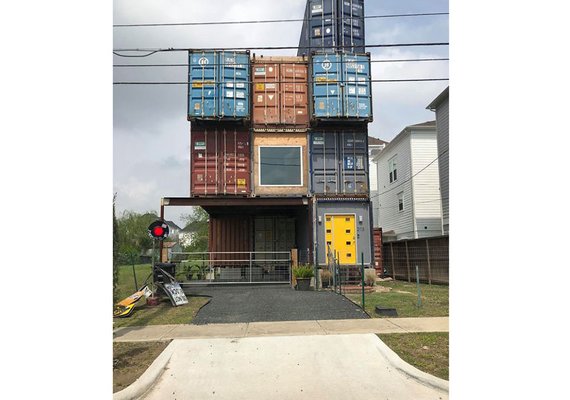 Thiết kế biệt thự nhà phố đẹp, độc từ 11 chiếc container cho riêng mình