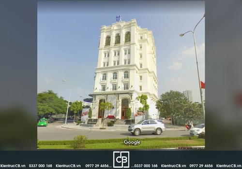 Kiến trúc công trình phố với hệ cột và cửa vòm cổ điển