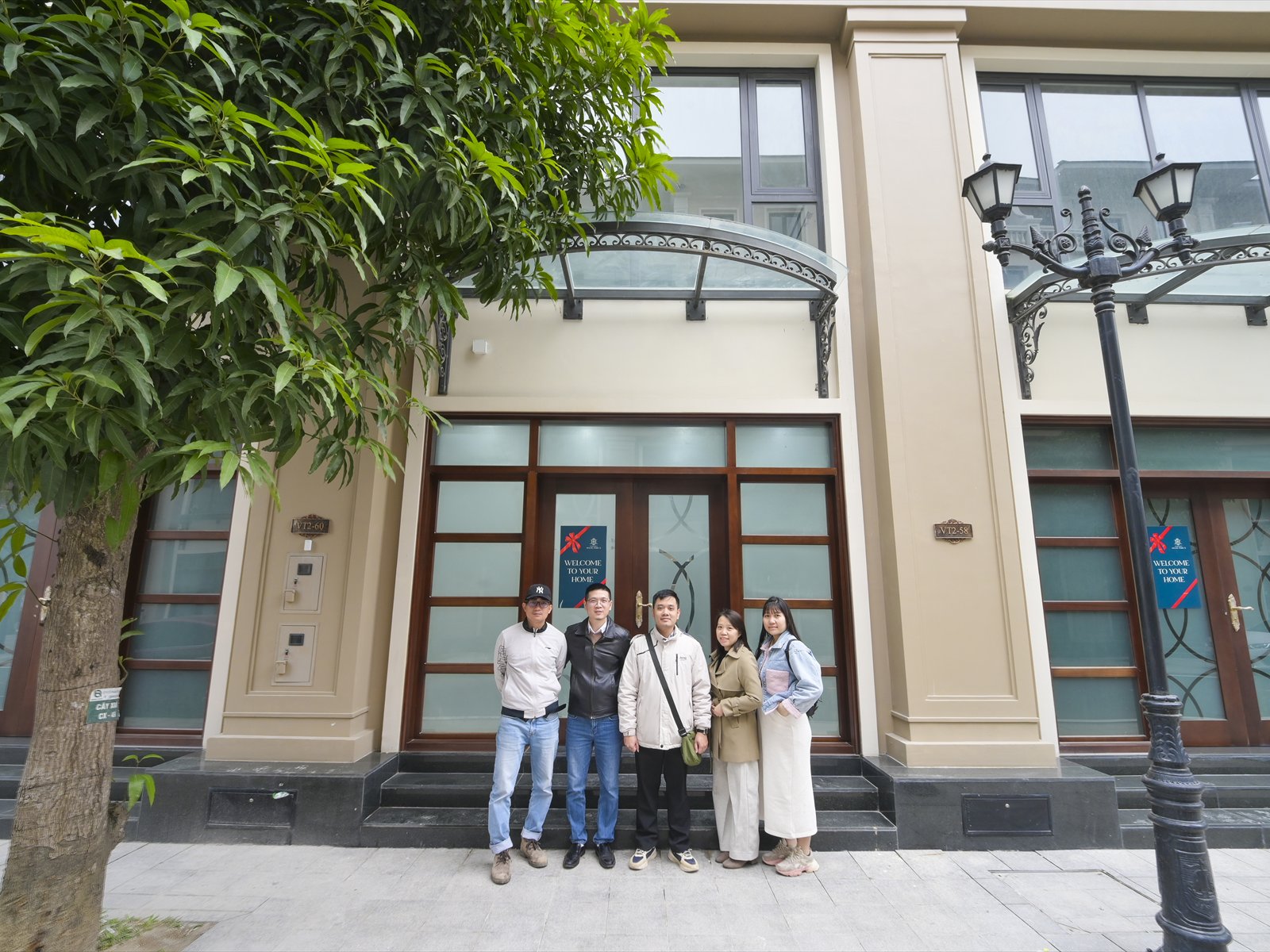 C&B cùng khách hàng tại công trình thực tế