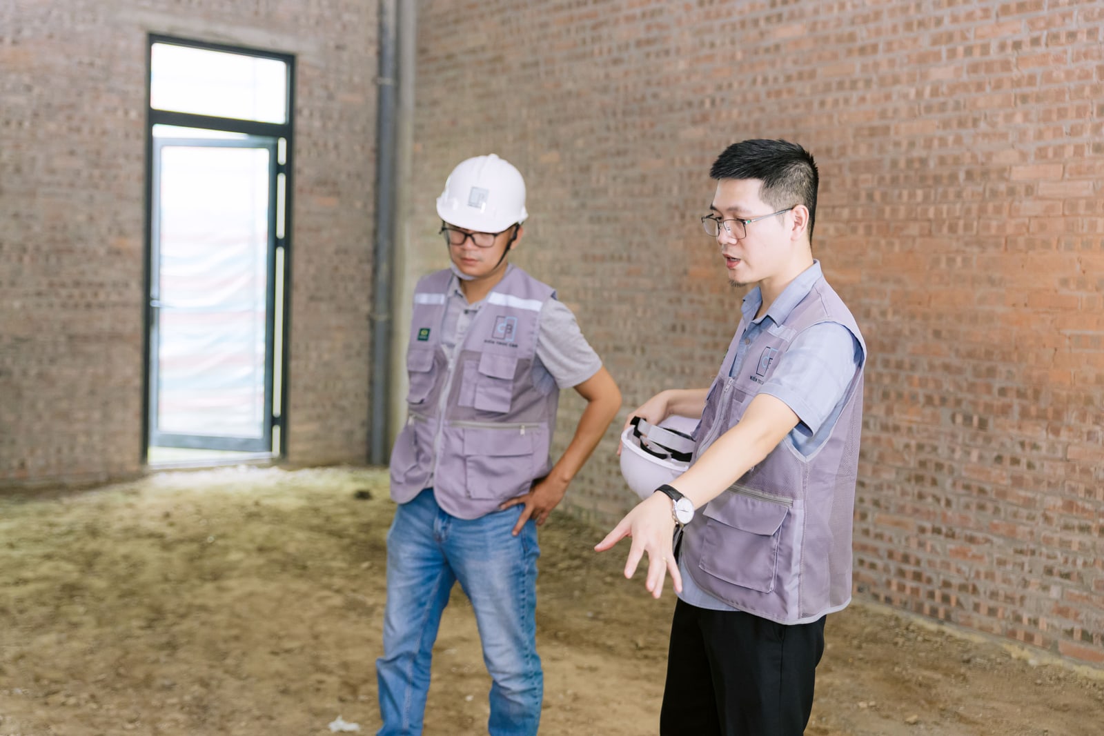 Đội ngũ C&B kiểm tra và trao đổi kỹ thuật tại công trường