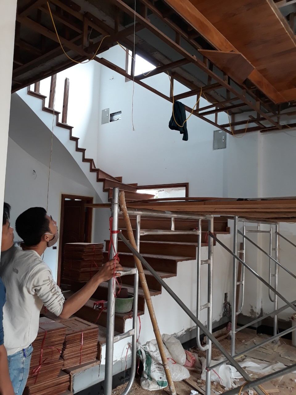 Thiết kế biệt thự hiện đại 2 tầng mái Thái